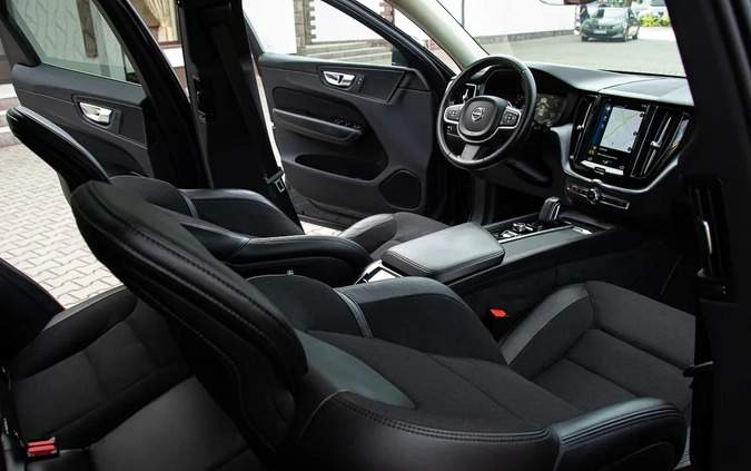 Volvo XC 60 cena 109899 przebieg: 221500, rok produkcji 2020 z Pobiedziska małe 781